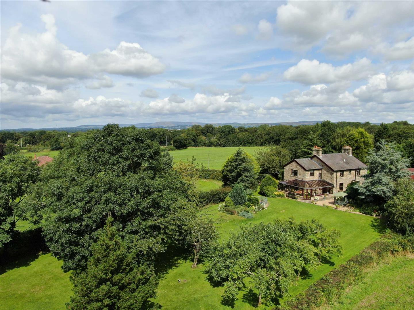 5 Bed Farmhouse For Sale - Main Image
